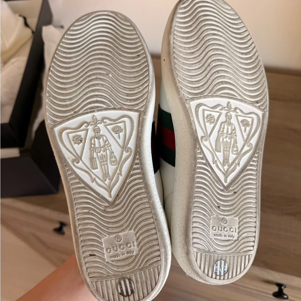 Gucci White Leather Sneakers with Green & Red Stripe and Gold Bee Embroidery - Picture 2 of 7